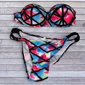 Symmetrical bikini medium